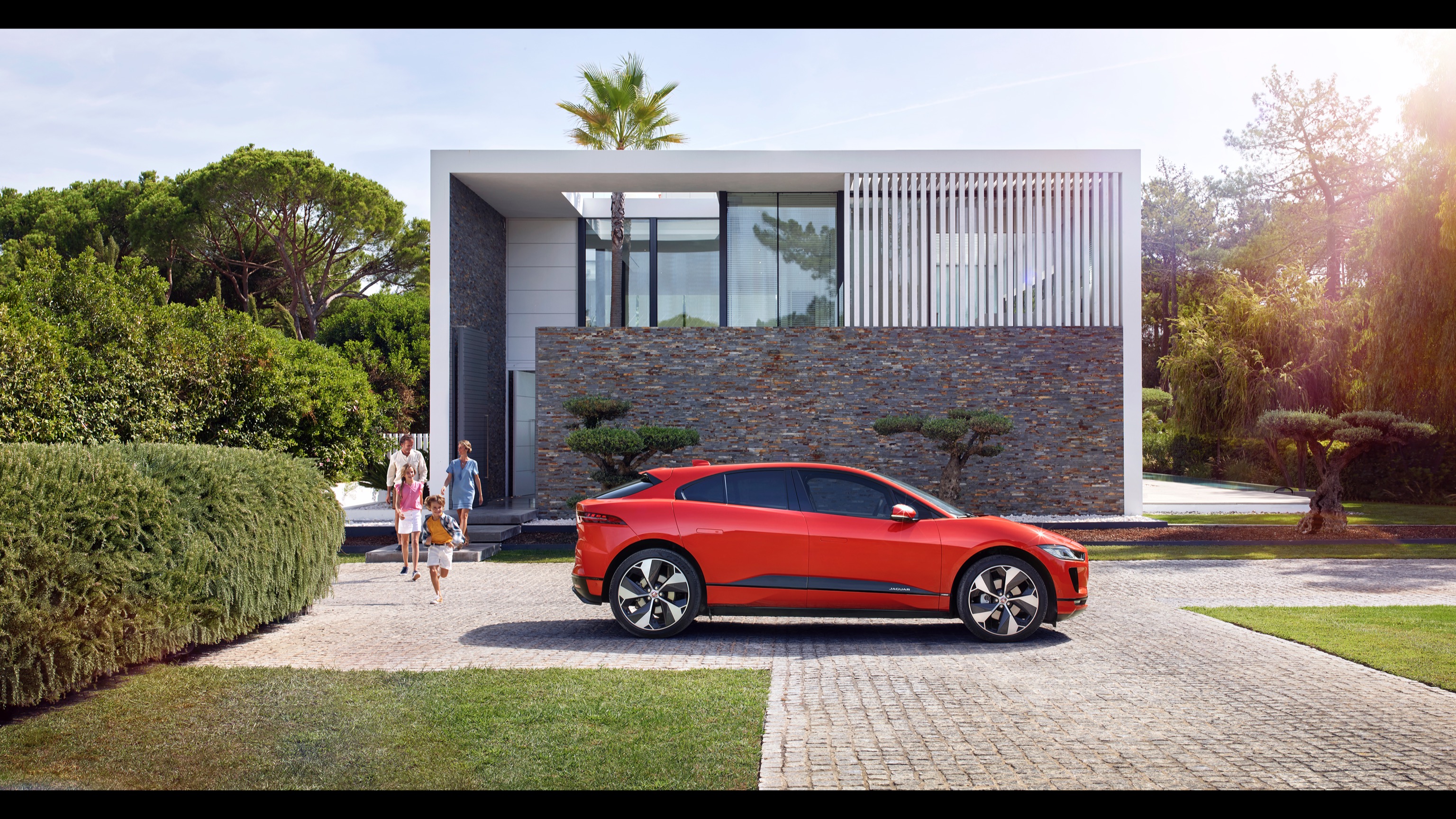Jaguar_I-Pace-17