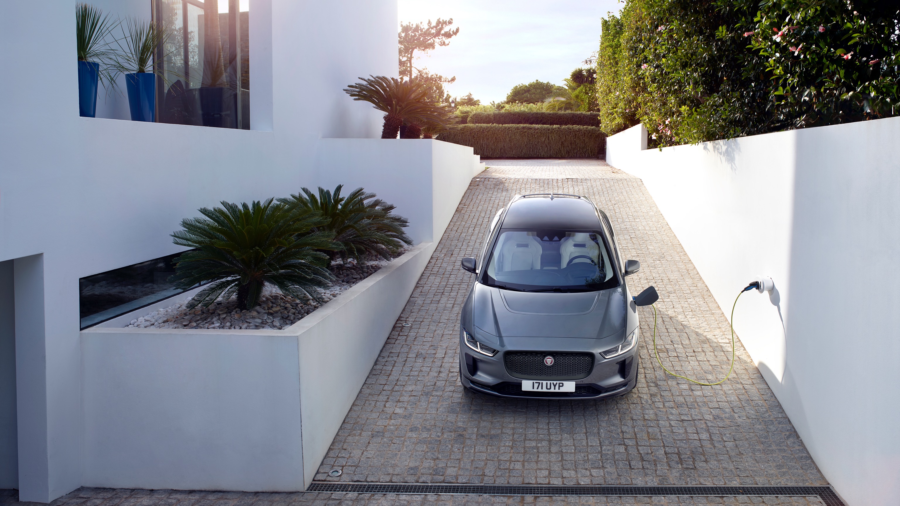 Jaguar_I-Pace-18