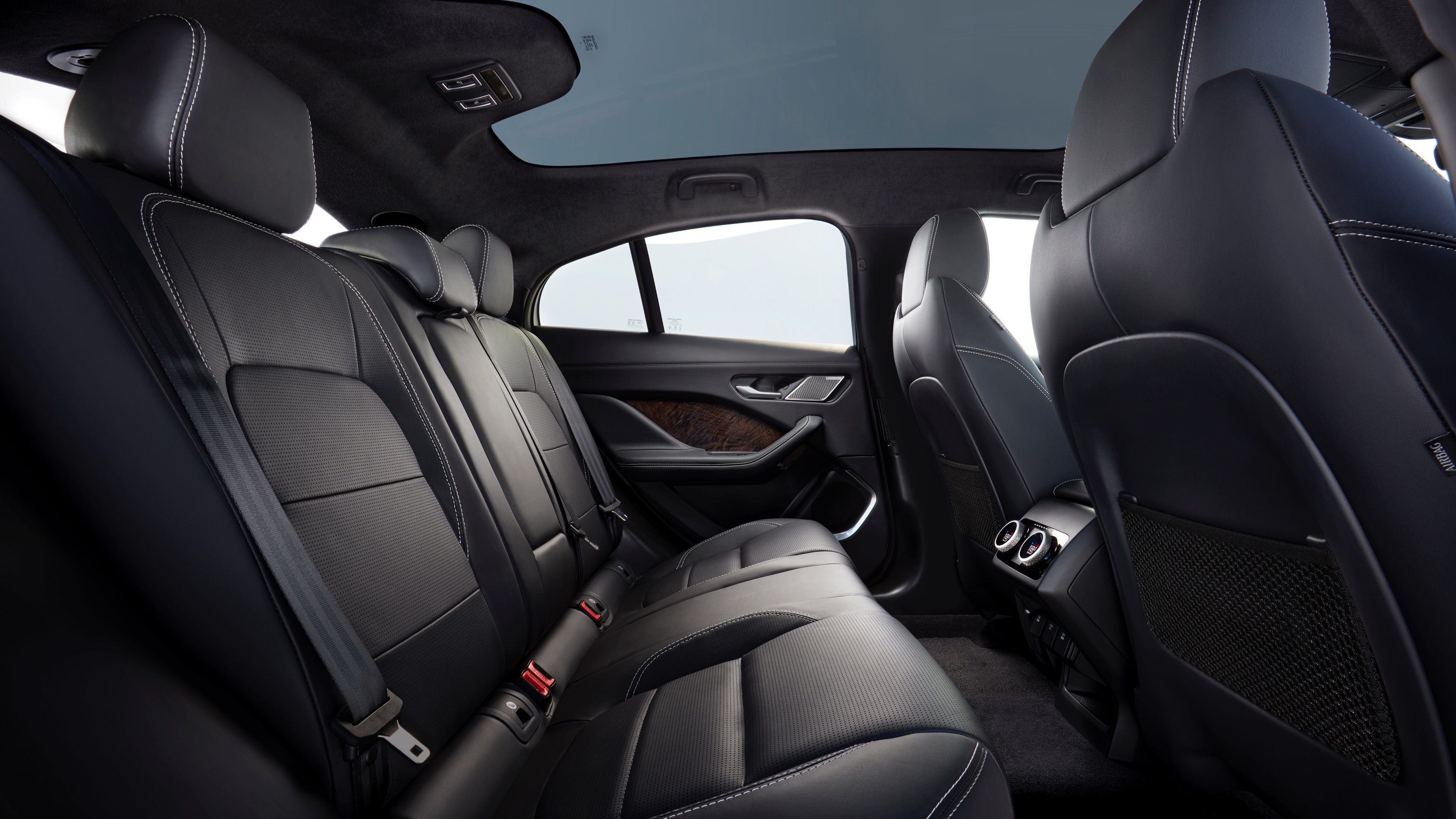 Jaguar_I-Pace-36