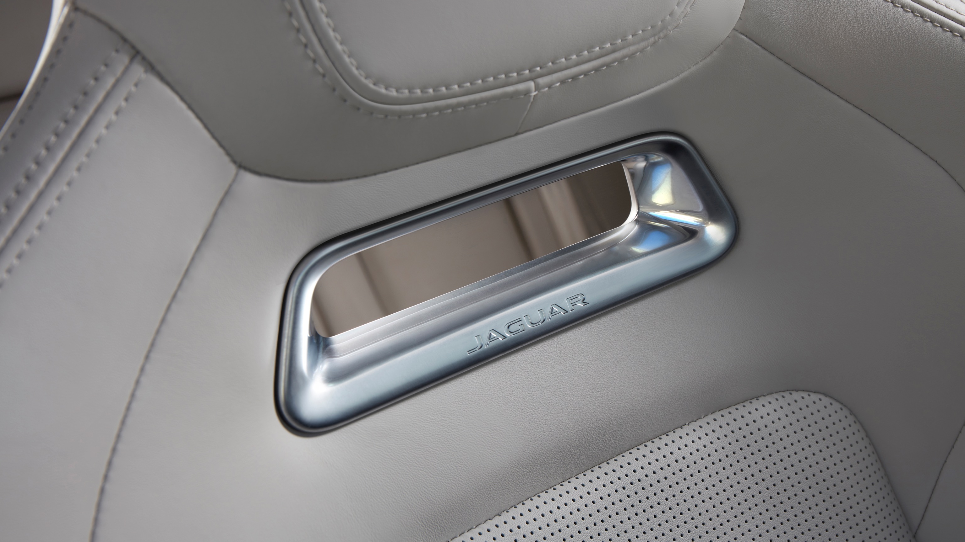 Jaguar_I-Pace-37