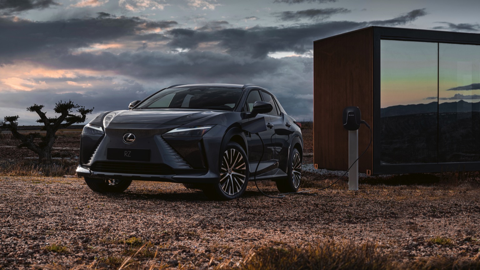 Lexus_RZ_450e-11
