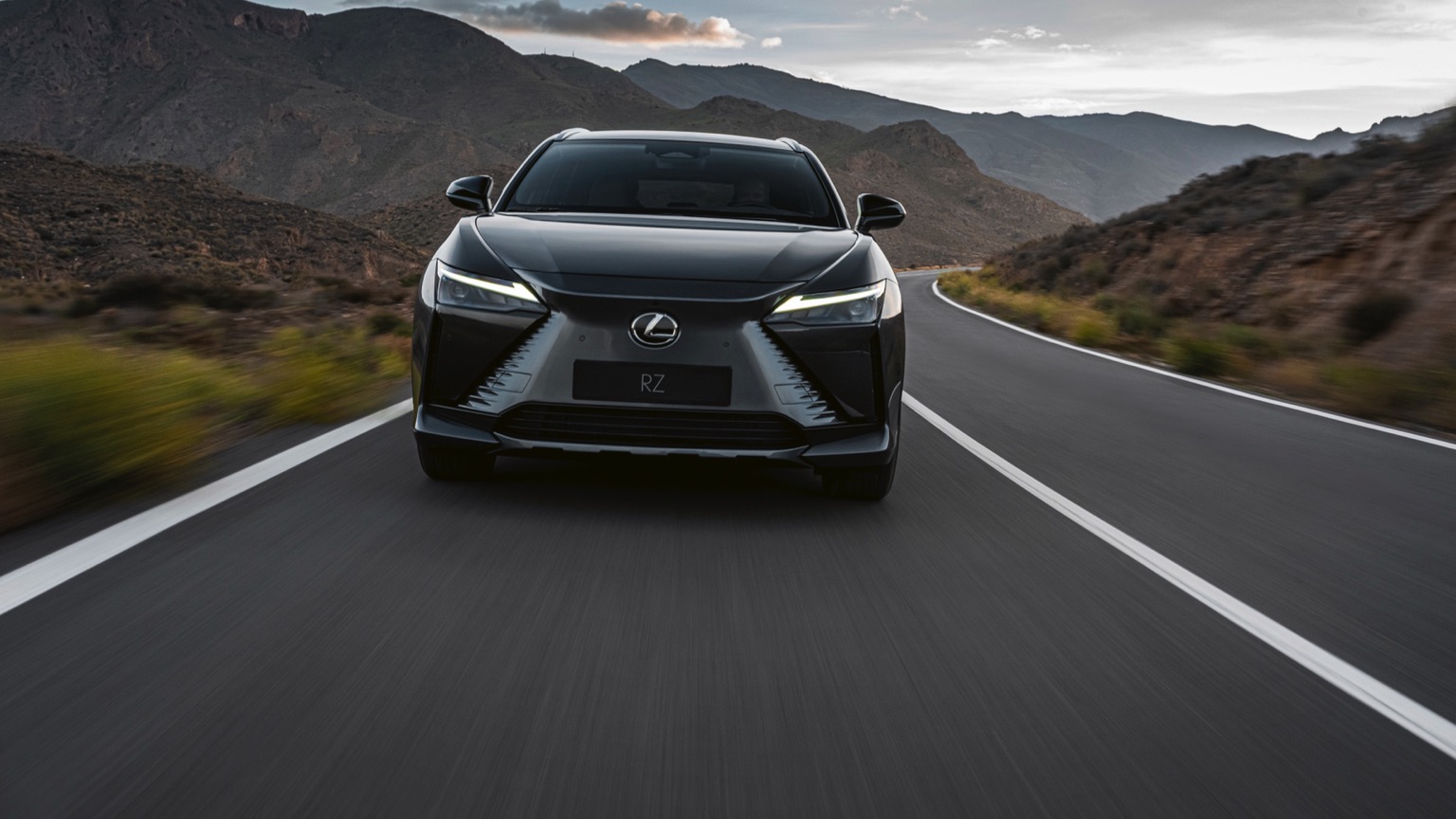 Lexus_RZ_450e-16