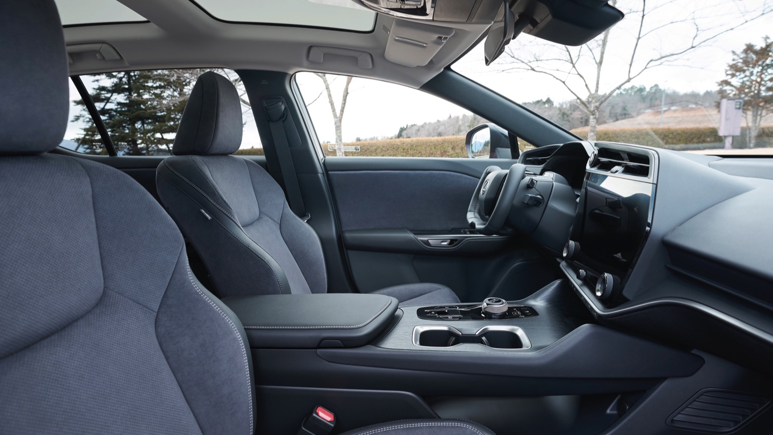 Lexus_RZ_450e-23