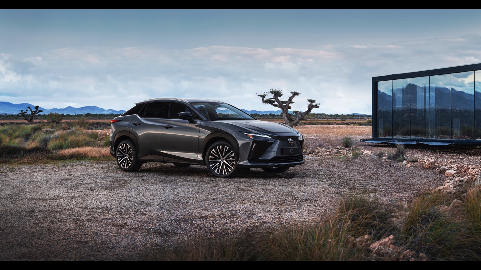 Lexus_RZ_450e-5