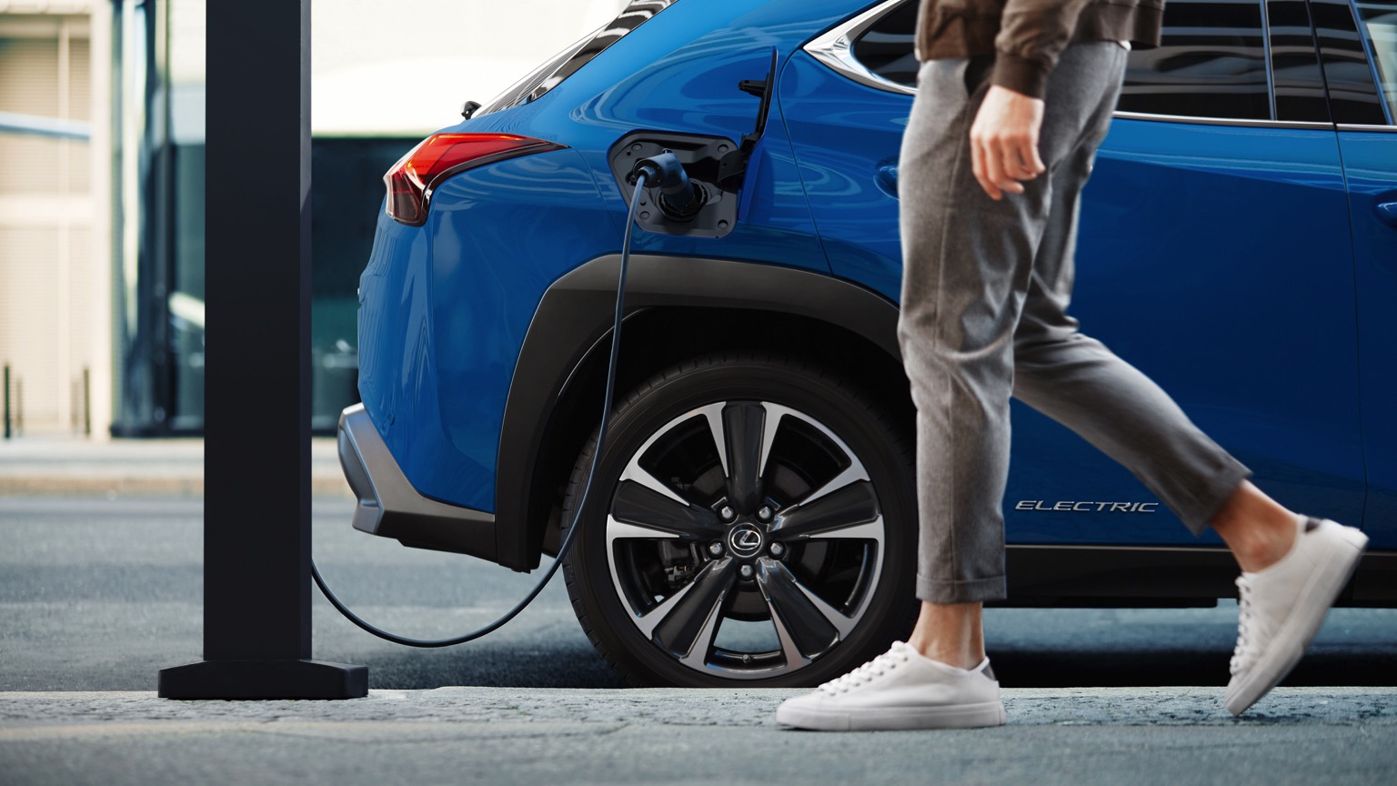 Lexus_UX_300e_Electric_2020-8