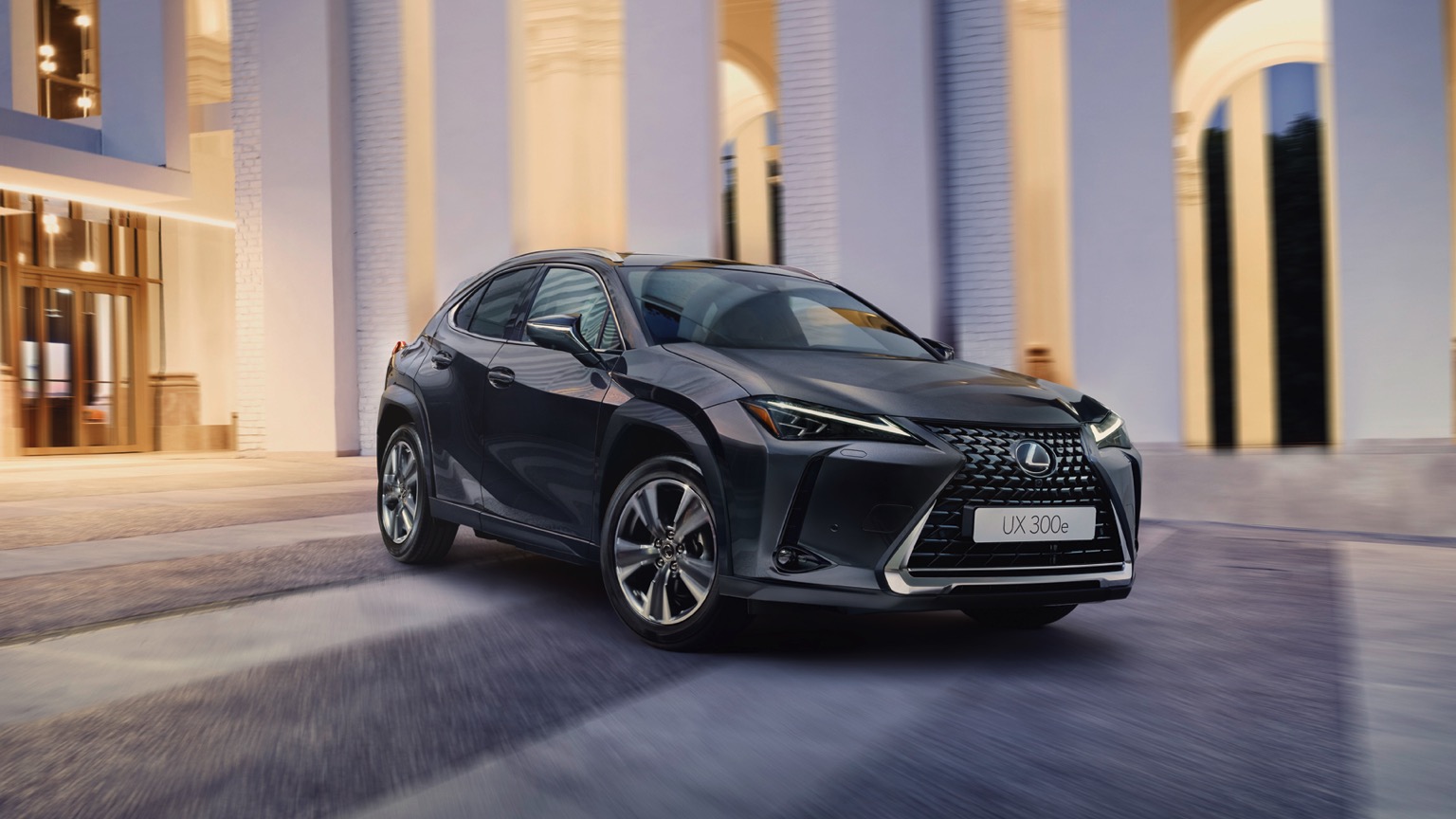 Lexus_UX_300e_Electric_2023-1