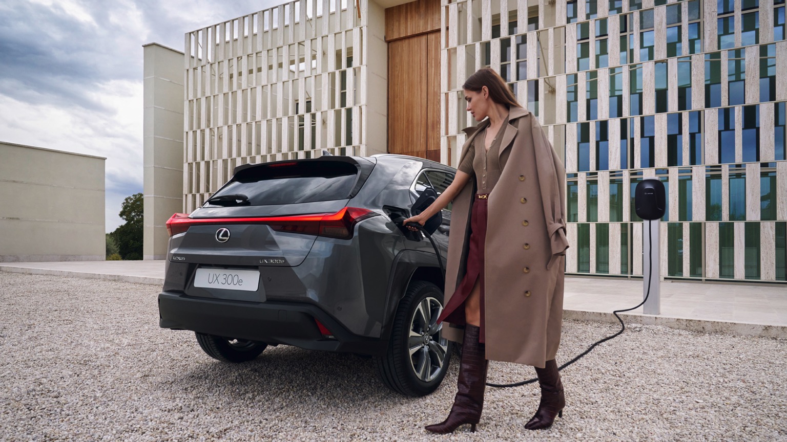 Lexus_UX_300e_Electric_2023-11