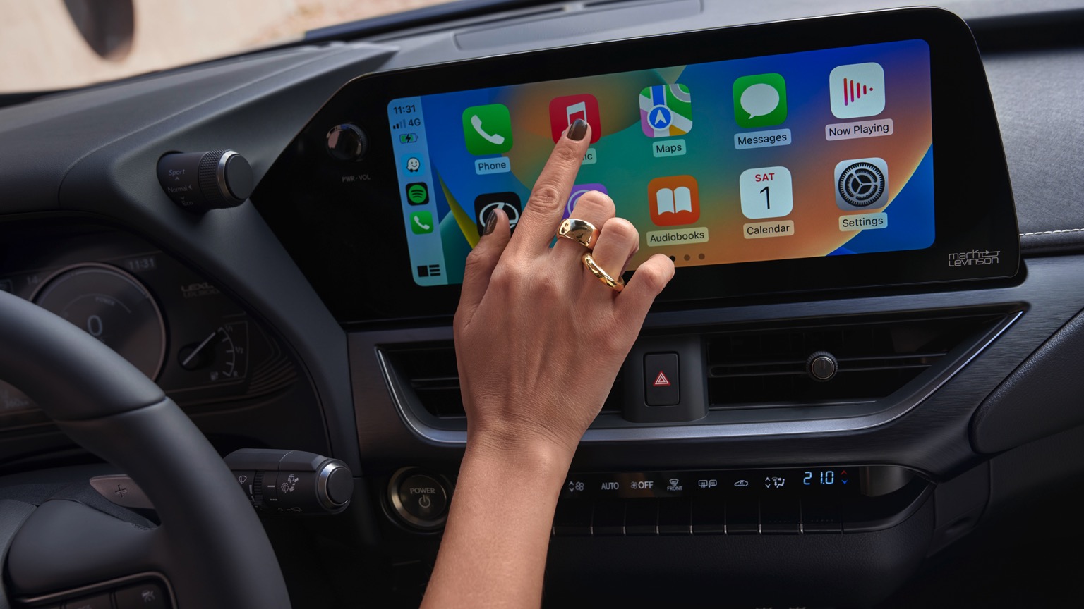 Lexus_UX_300e_Electric_2023-20