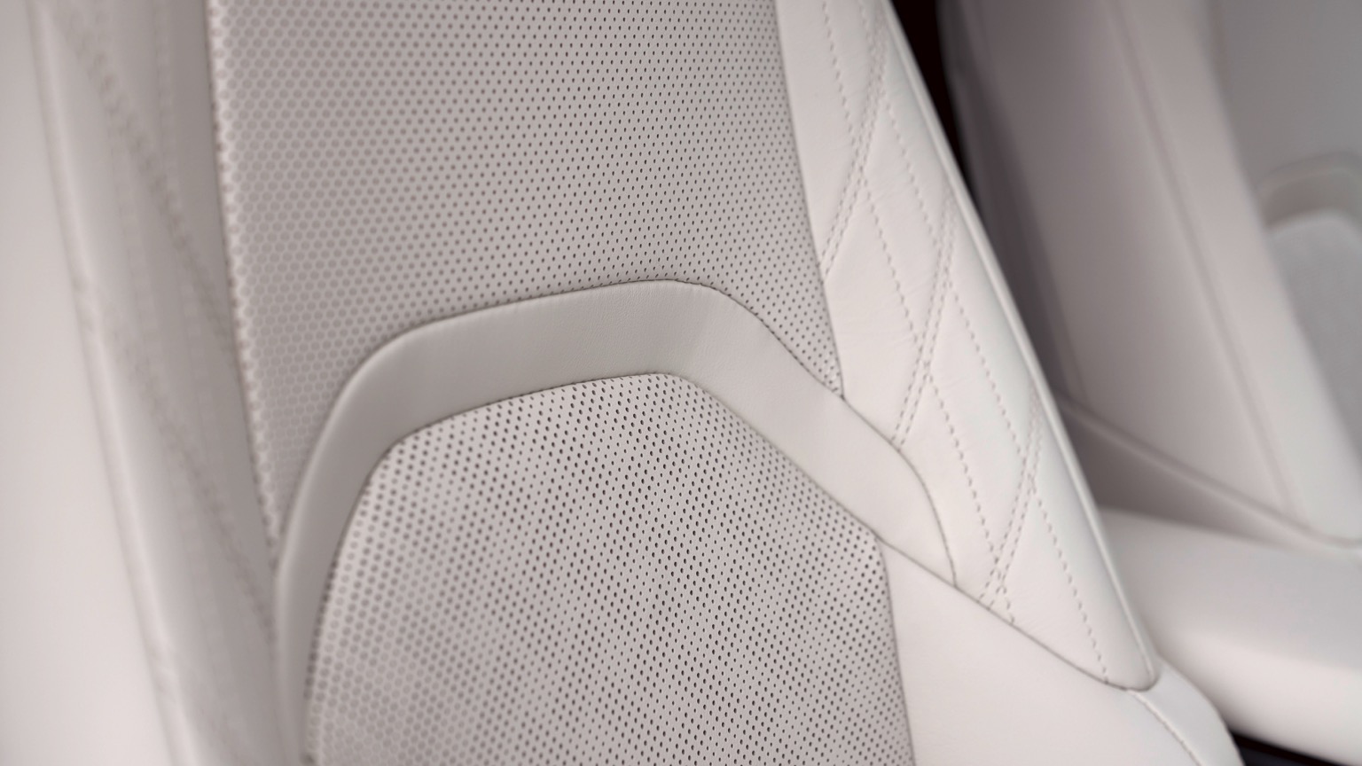 Lexus_UX_300e_Electric_2023-21