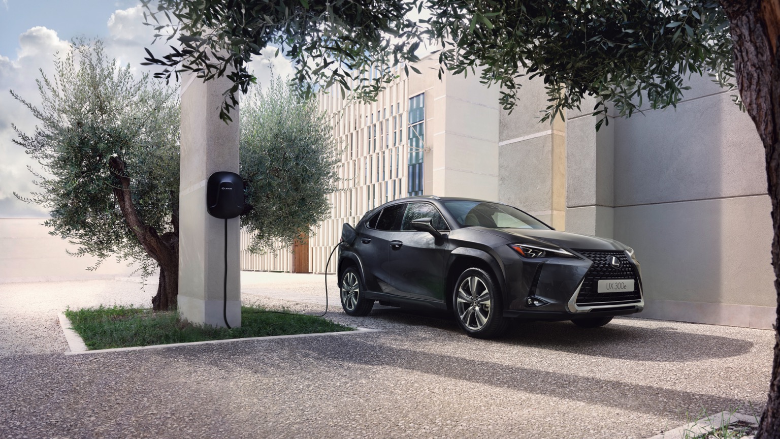 Lexus_UX_300e_Electric_2023-4