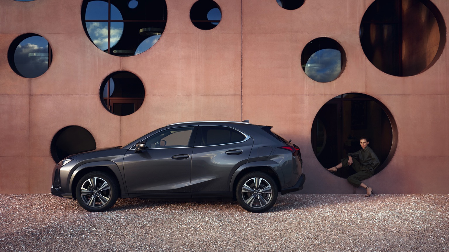Lexus_UX_300e_Electric_2023-7
