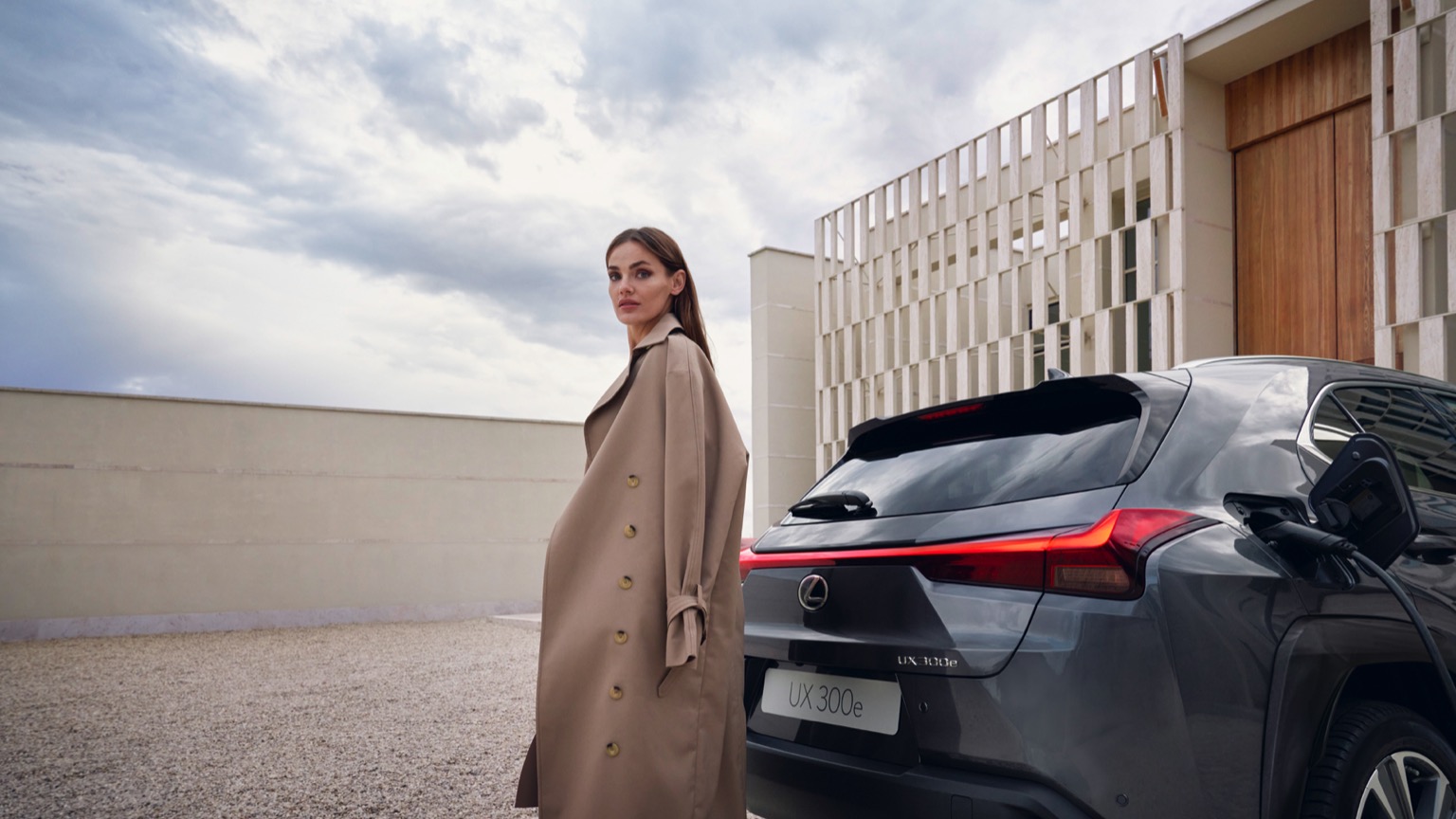 Lexus_UX_300e_Electric_2023-8