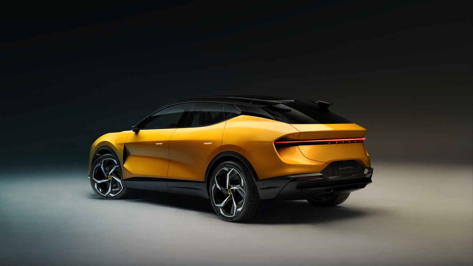 Lotus_Eletre-2