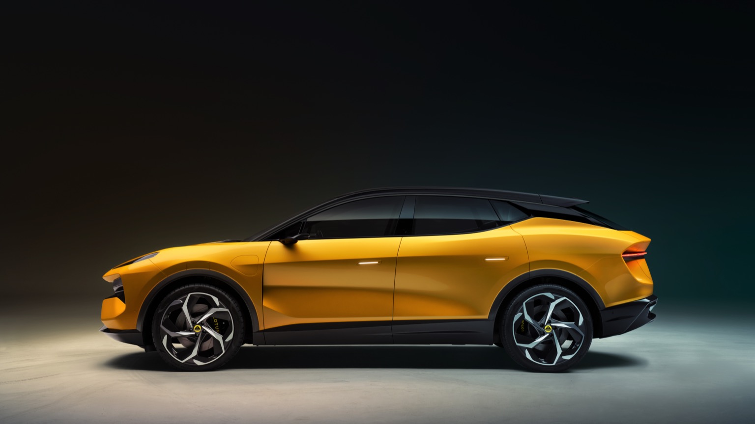 Lotus_Eletre-4