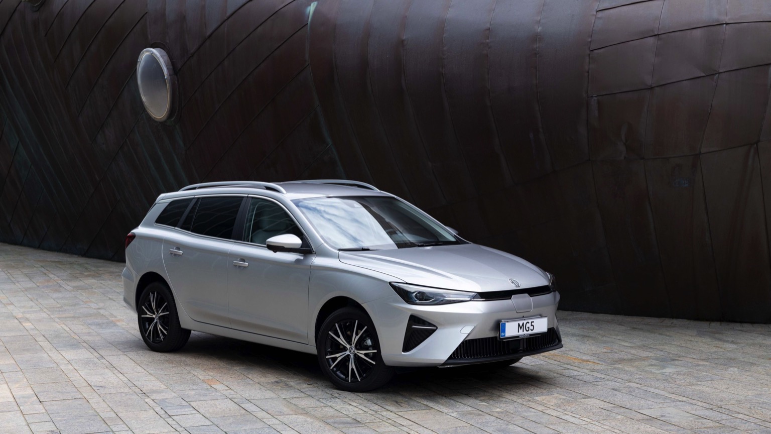 MG_MG5_Electric_2021-17