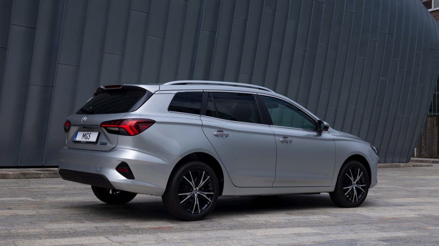MG_MG5_Electric_2021-18