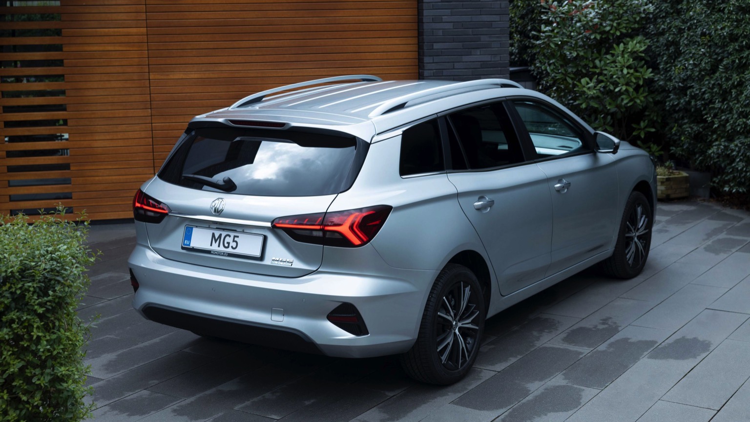 MG_MG5_Electric_2021-19