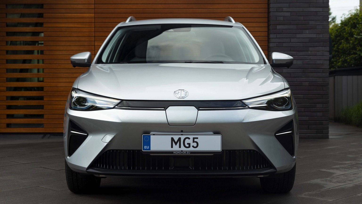 MG_MG5_Electric_2021-20