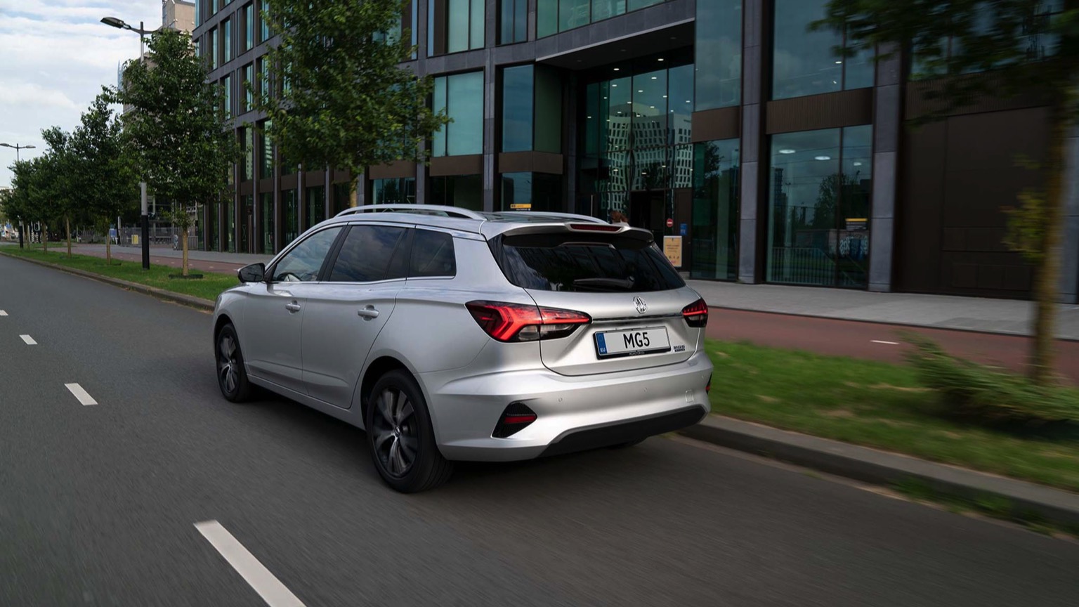 MG_MG5_Electric_2021-4