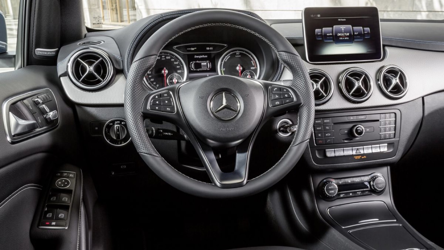 Mercedes_B_250e-15