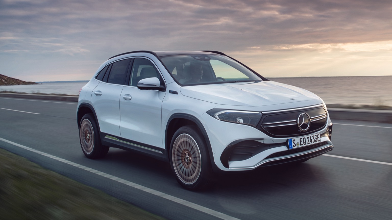 Mercedes_EQA-1