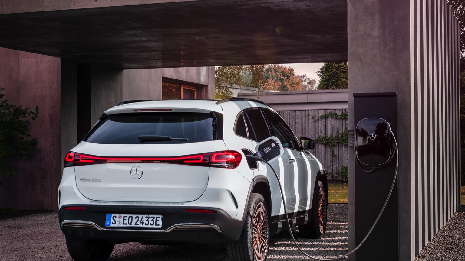 Mercedes_EQA-10