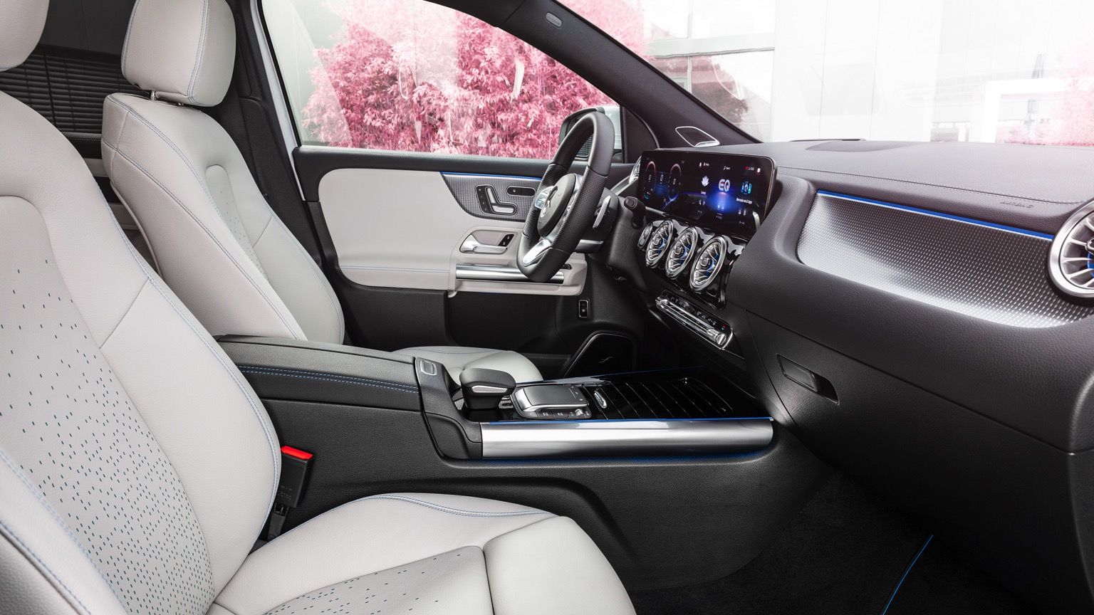 Mercedes_EQA-20
