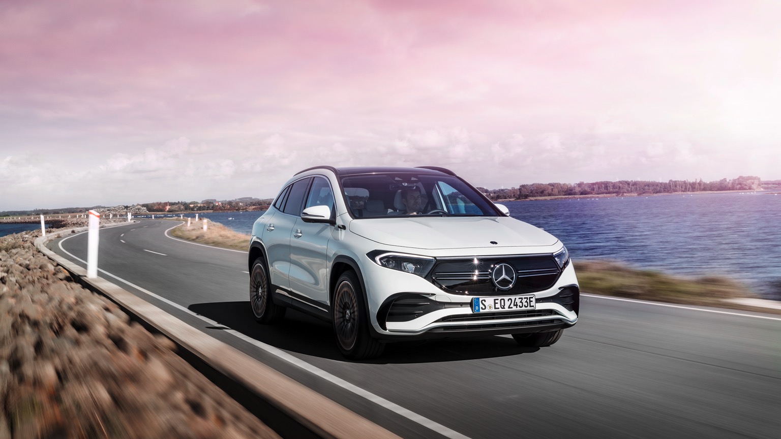 Mercedes_EQA-6