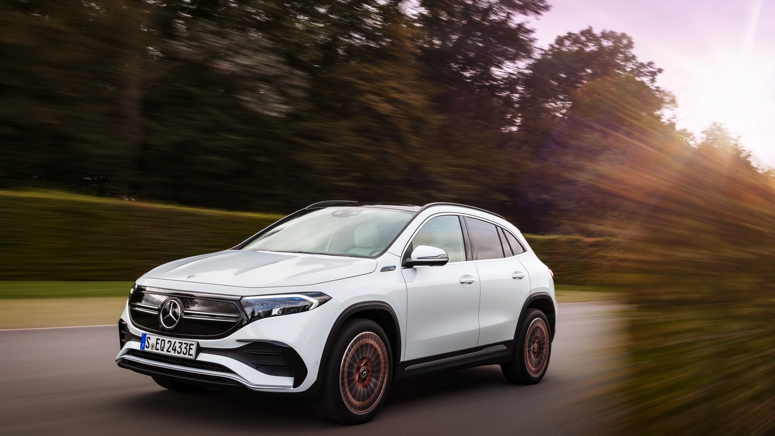 Mercedes_EQA-7