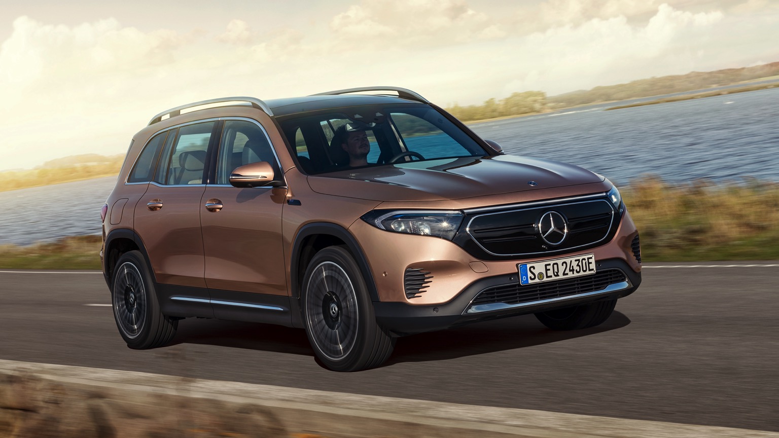Mercedes_EQB-1