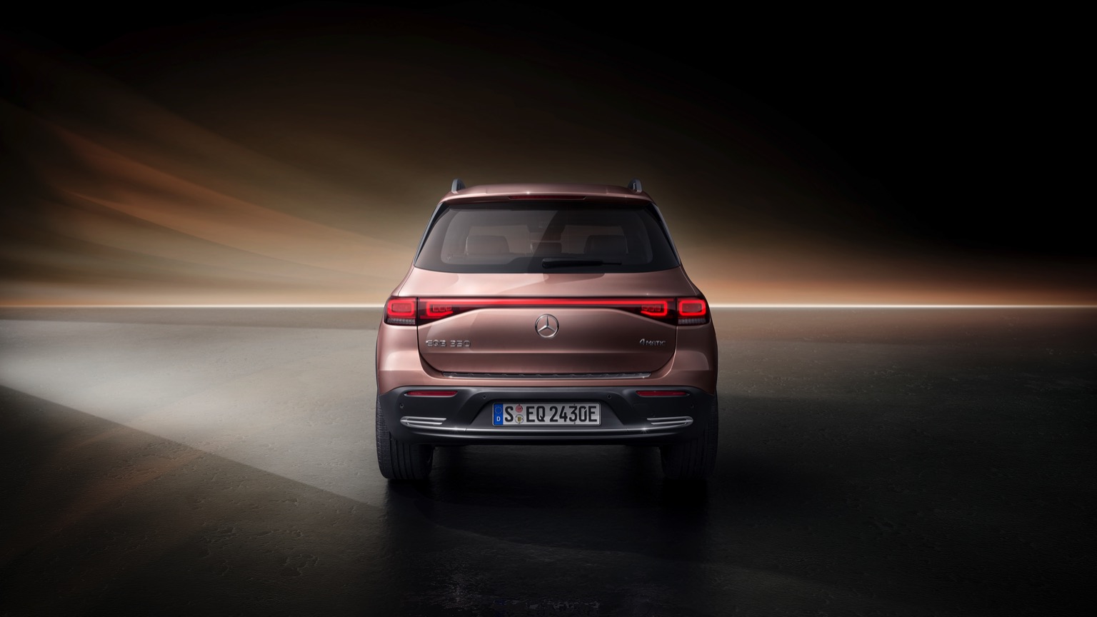Mercedes_EQB-17