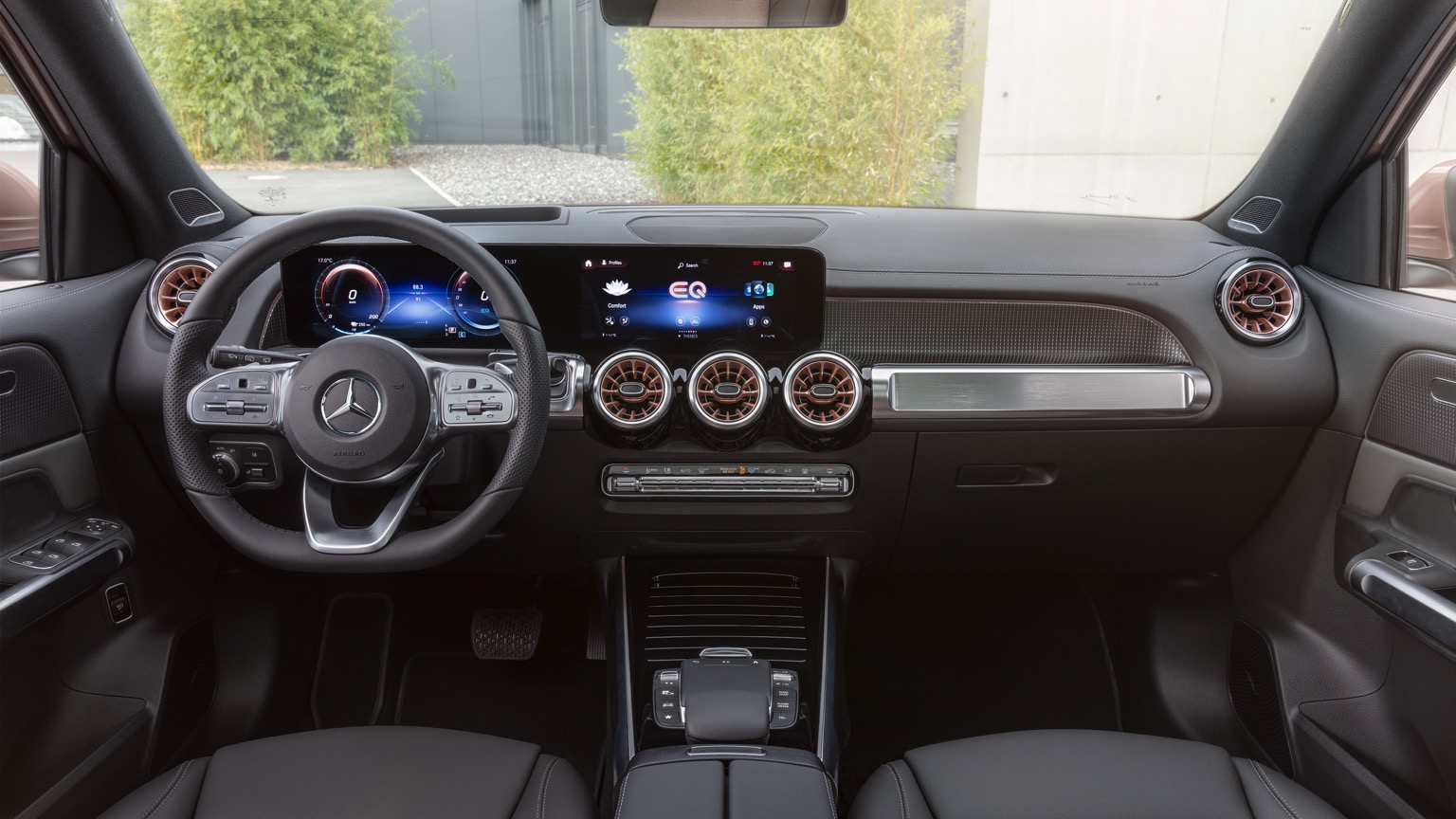 Mercedes_EQB-19
