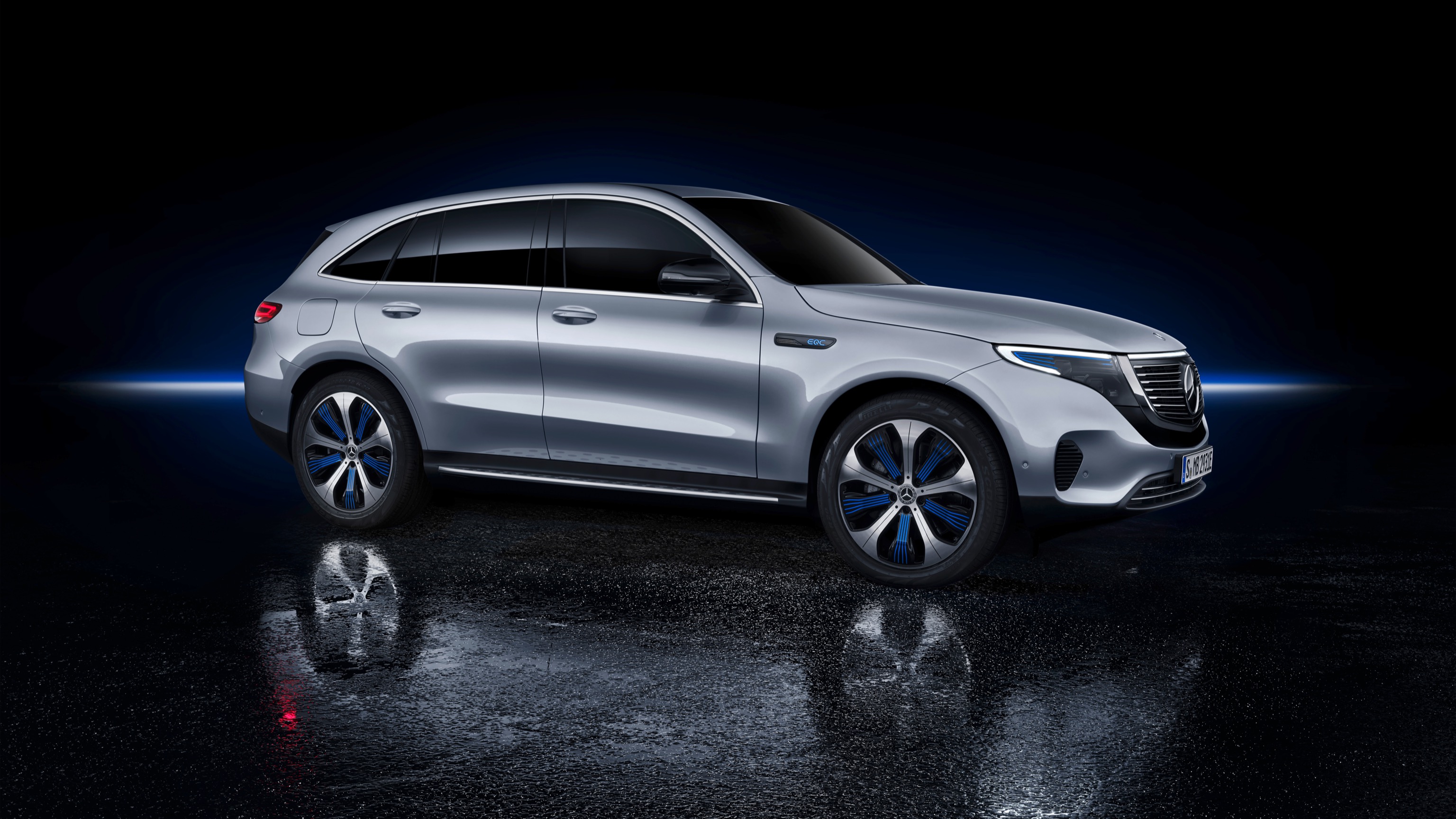 Mercedes_EQC-10