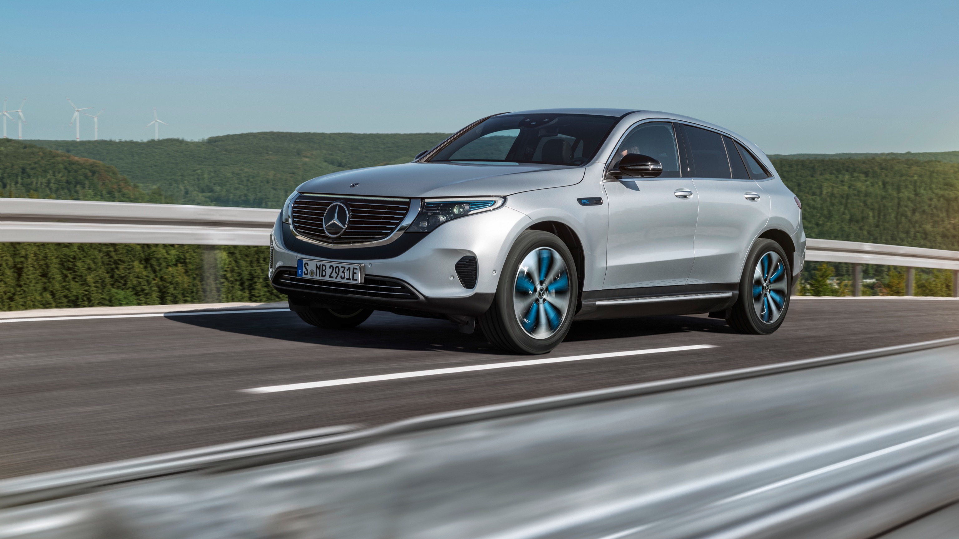 Mercedes_EQC-12
