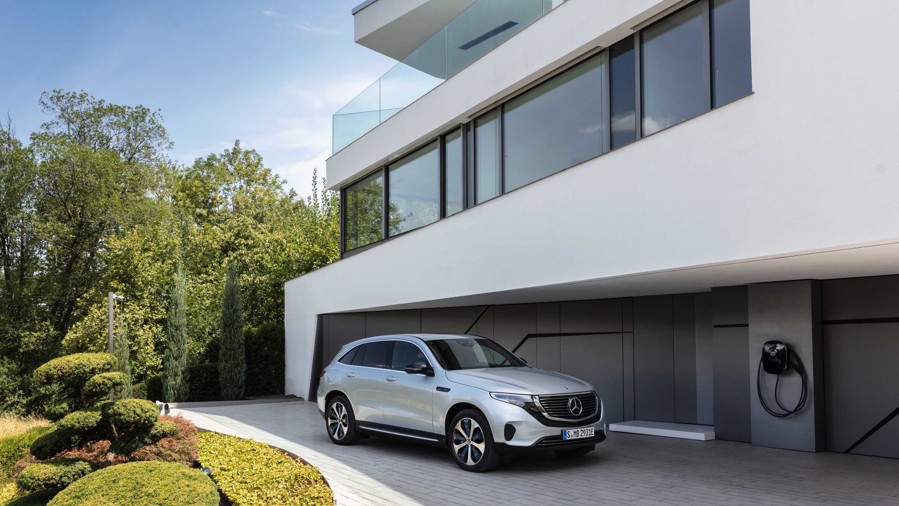 Mercedes_EQC-14