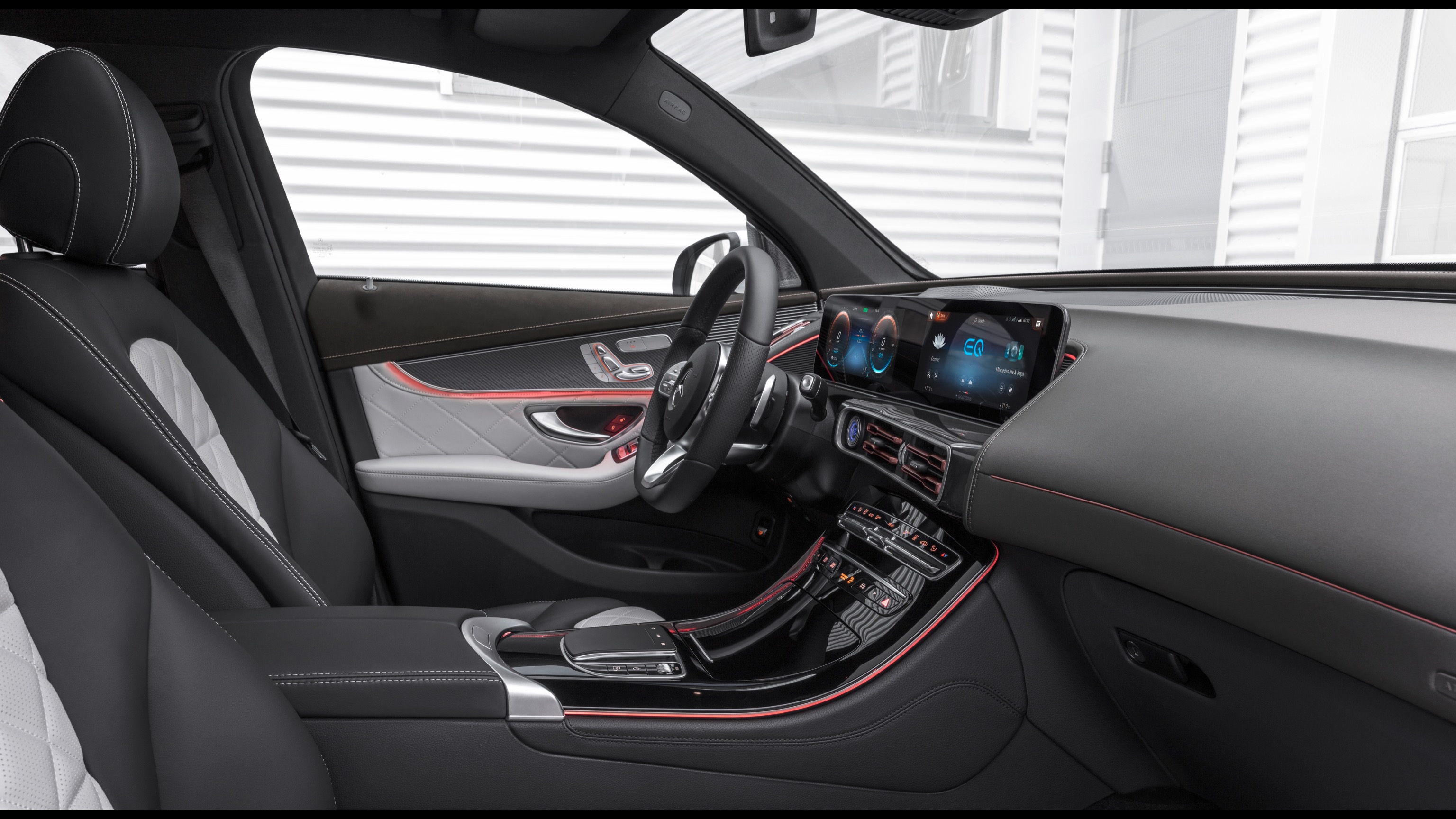 Mercedes_EQC-18