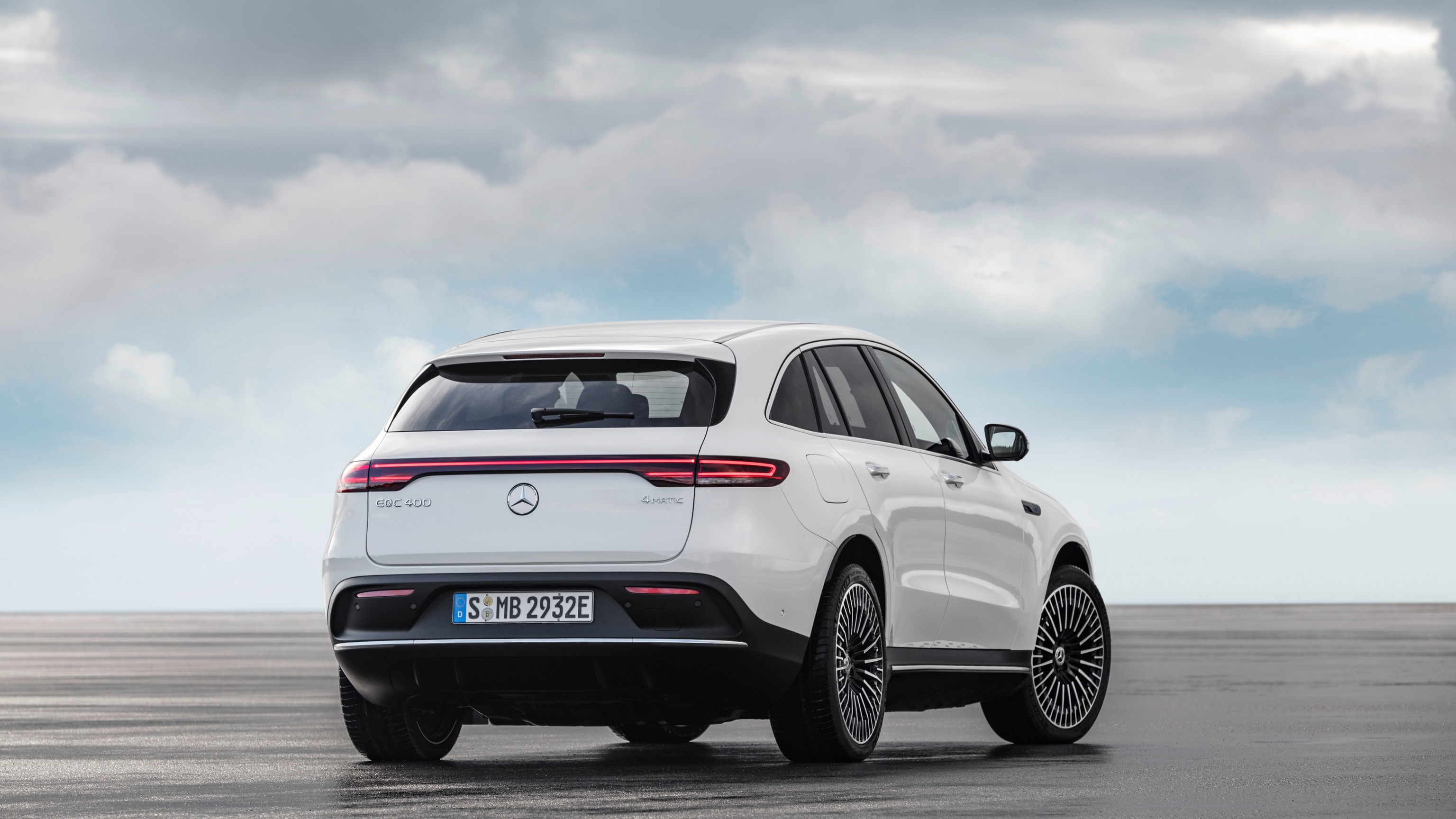 Mercedes_EQC-7