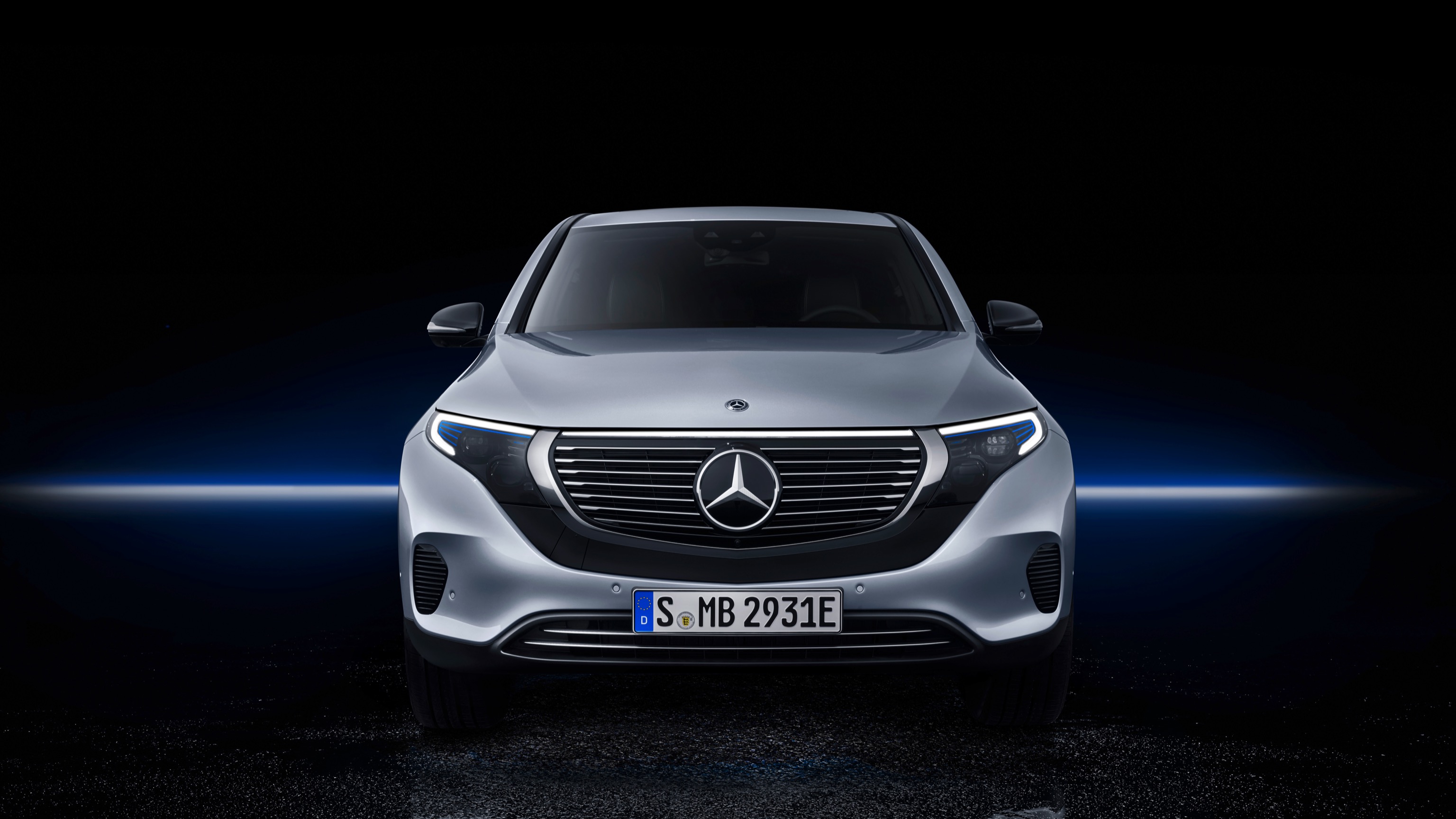 Mercedes_EQC-8