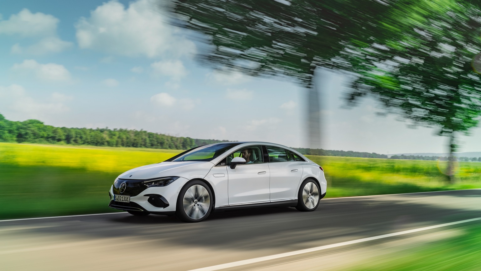 Mercedes_EQE-10