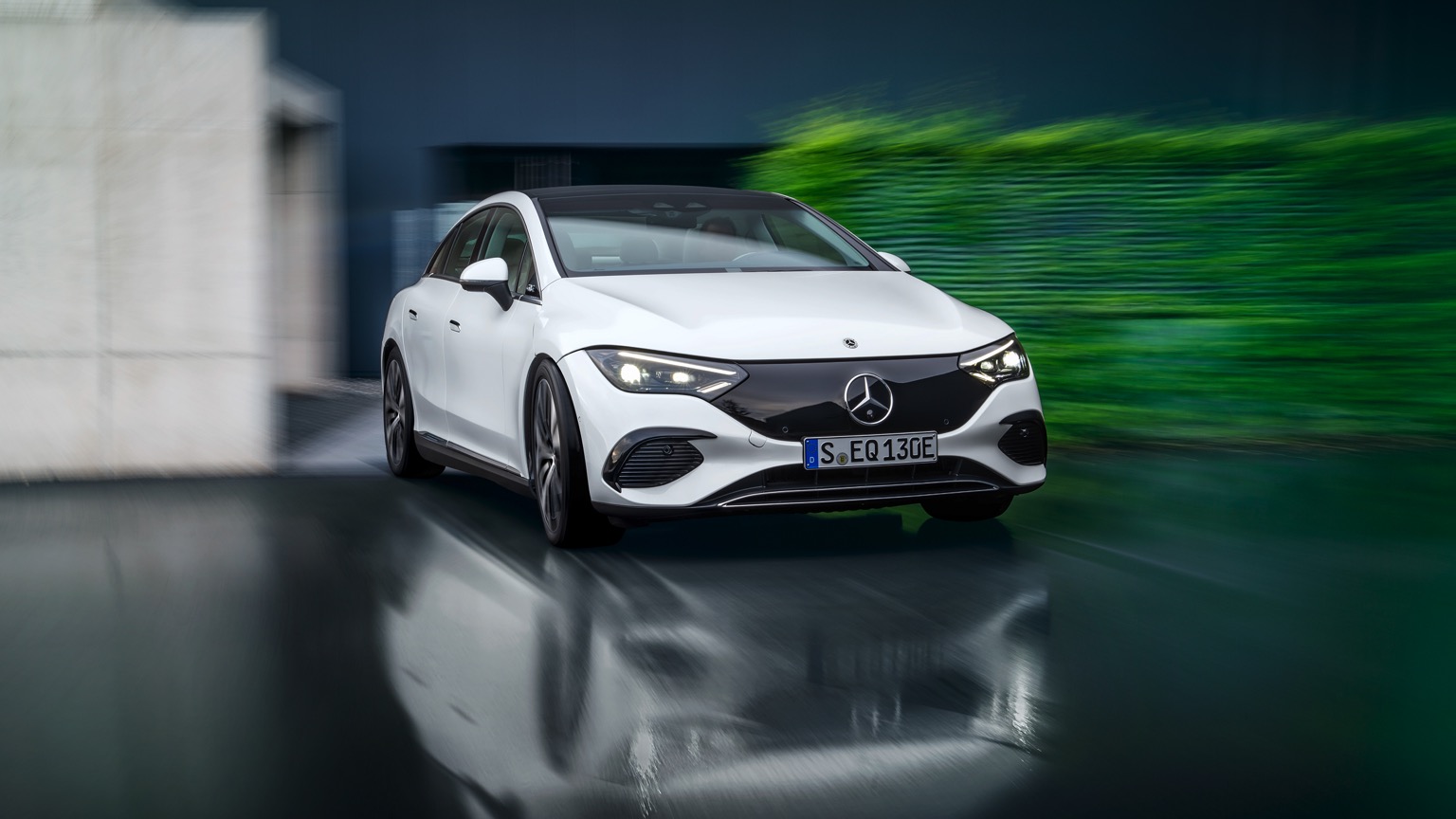Mercedes_EQE-13