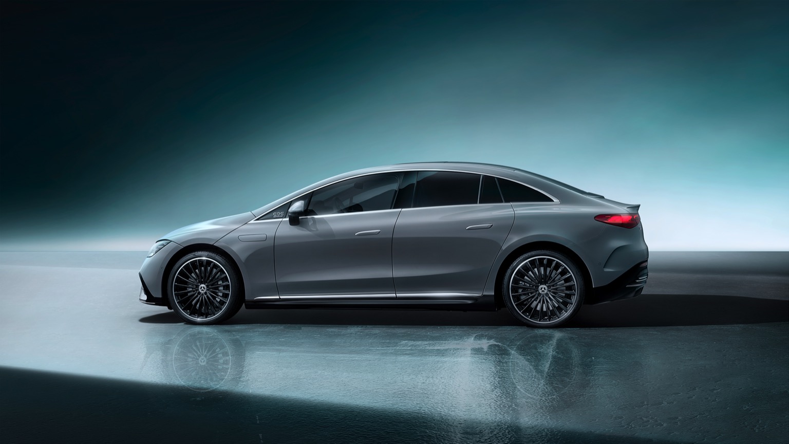 Mercedes_EQE-15
