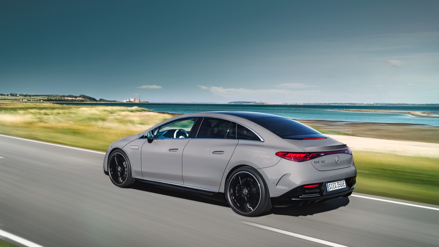 Mercedes_EQE-2