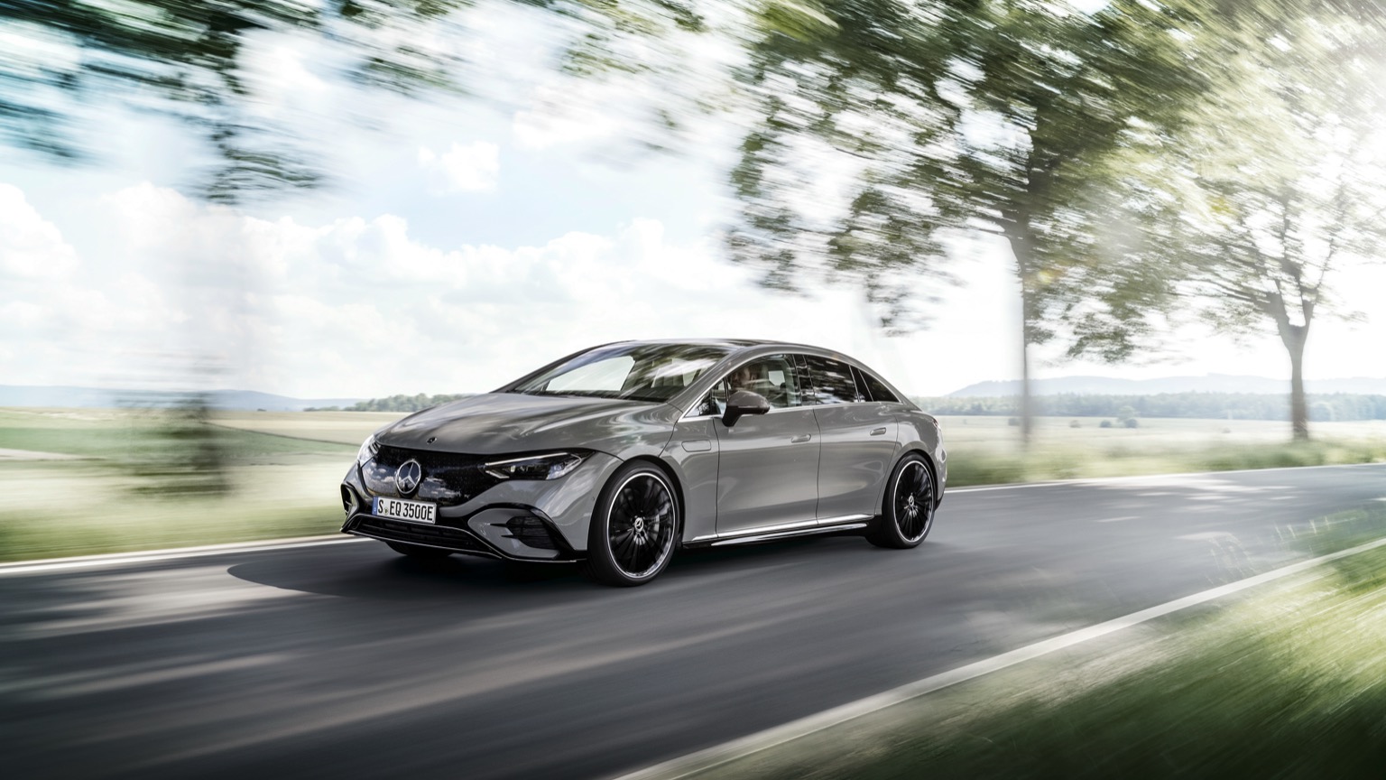 Mercedes_EQE-3