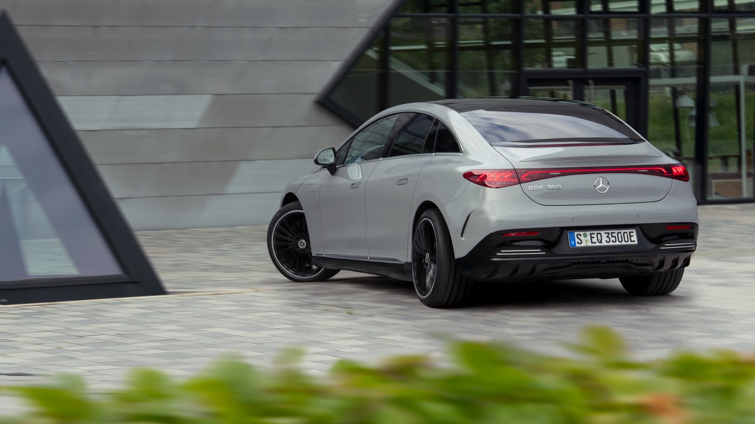 Mercedes_EQE-8