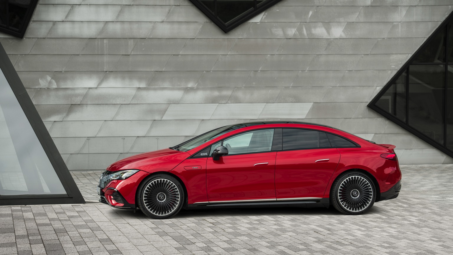 Mercedes_EQE_AMG_43-10