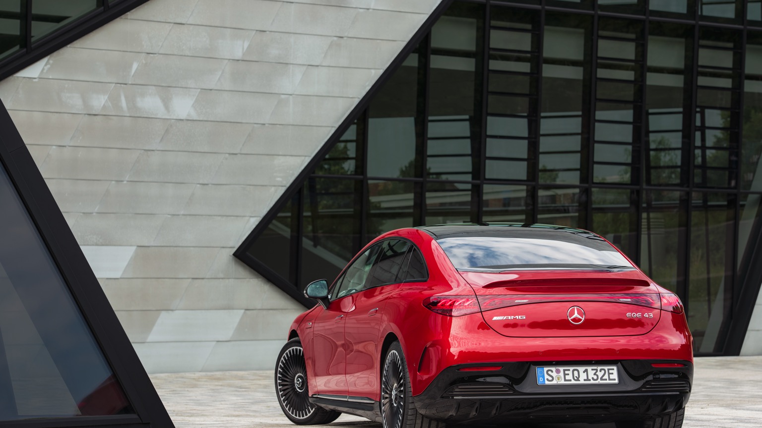 Mercedes_EQE_AMG_43-12