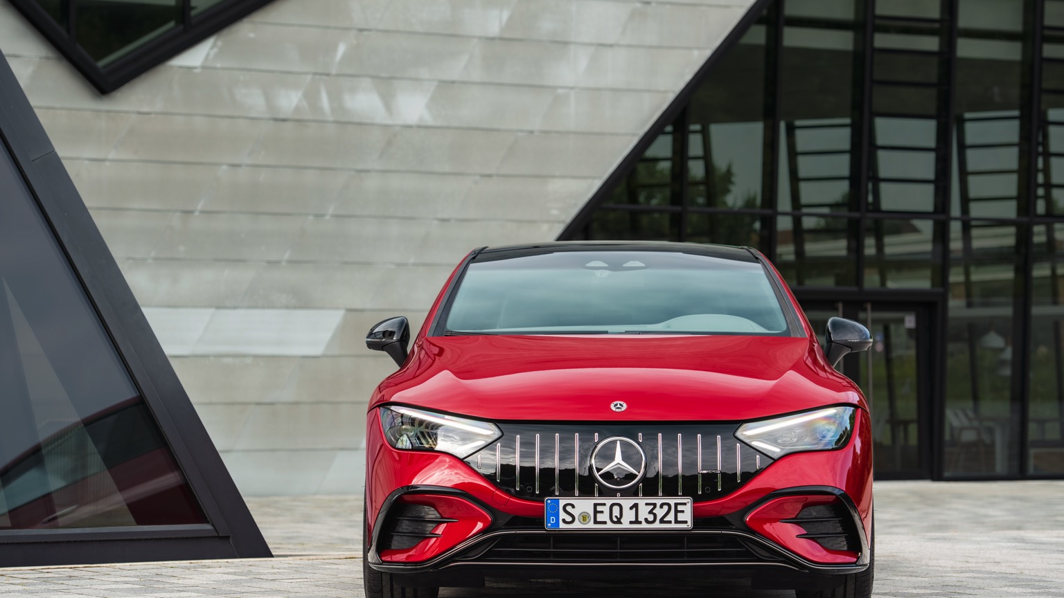 Mercedes_EQE_AMG_43-14