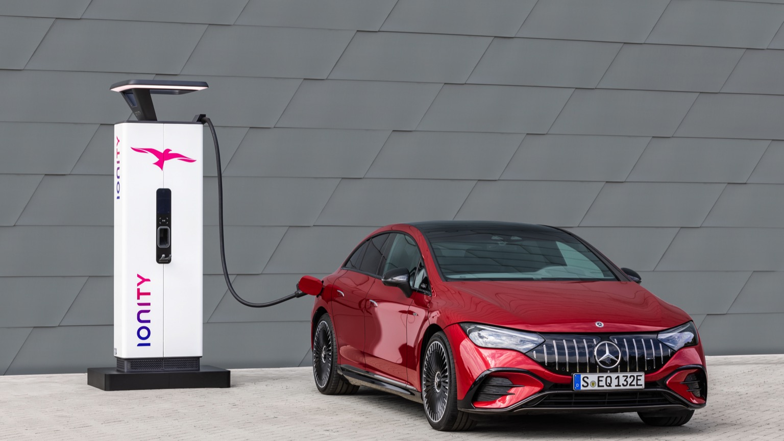 Mercedes_EQE_AMG_43-15