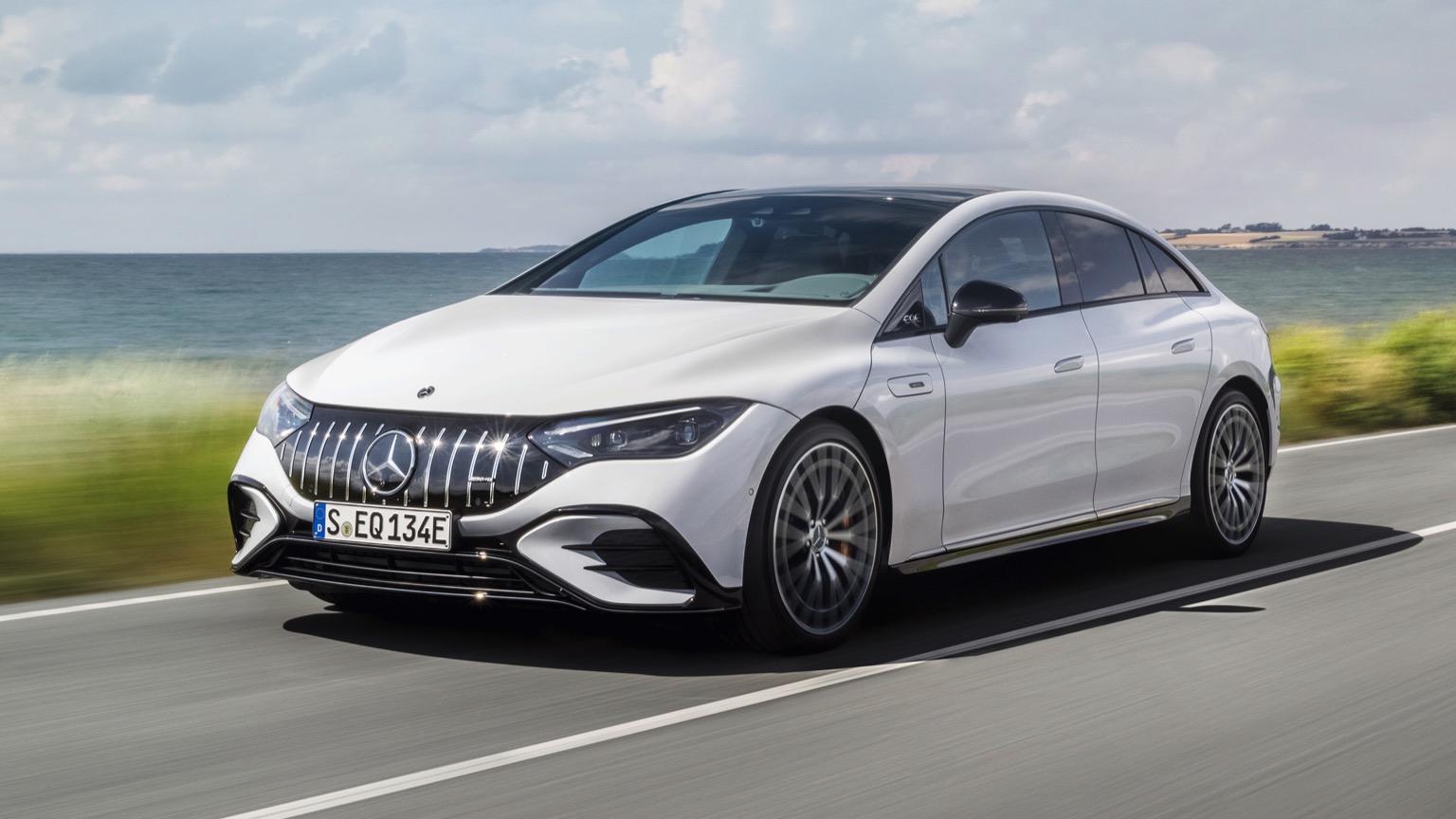 Mercedes_EQE_AMG_53-1