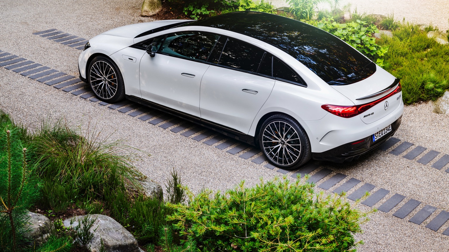 Mercedes_EQE_AMG_53-10